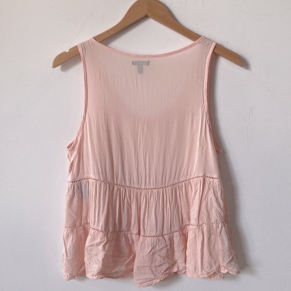 Seventeen peach sleeveless ruffled bottom with eyelet trimmings crop top, Size M - Picture 4 of 5